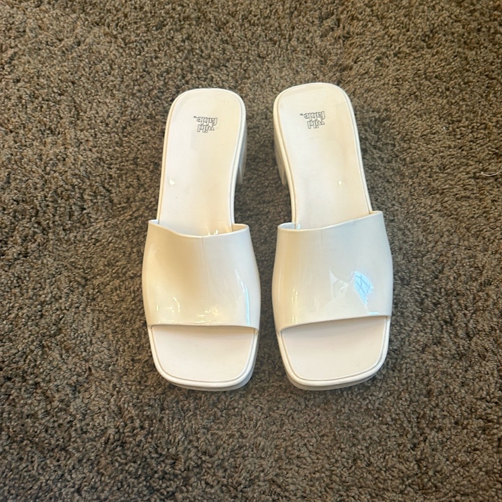 Wild fable heeled sandals. Size 8!